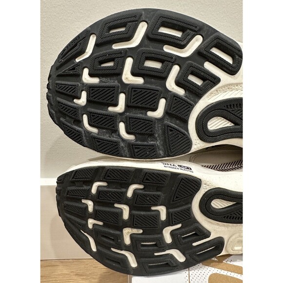 Women’s Brooks Adrenaline GTS 24 Running Shoes Coconut/Silver/Black 10.5 EUC! - Picture 10 of 13